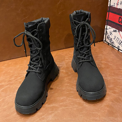 Alkalmi női csizma fűzővel és lapos talppal