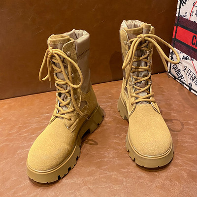 Alkalmi női csizma fűzővel és lapos talppal