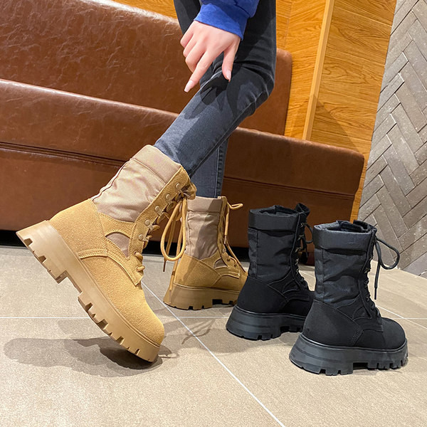 Alkalmi női csizma fűzővel és lapos talppal