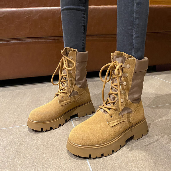 Alkalmi női csizma fűzővel és lapos talppal