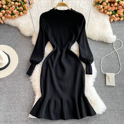 Női ruha kerek nyakkivágással és hosszú ujjal