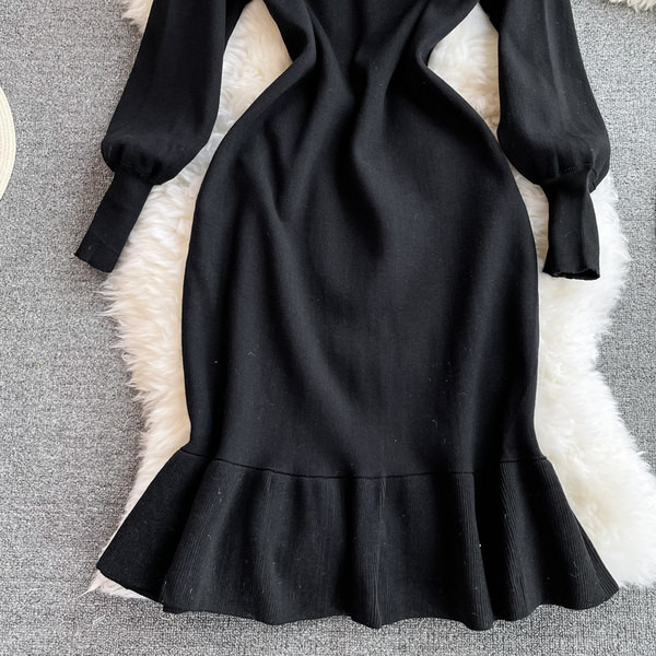 Női ruha kerek nyakkivágással és hosszú ujjal