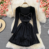 Ženska baršunasta haljina s trakom u crnoj boji