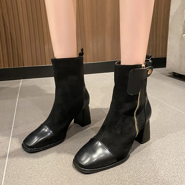 Modern női csizma magassarkúval és oldalsó cipzárral