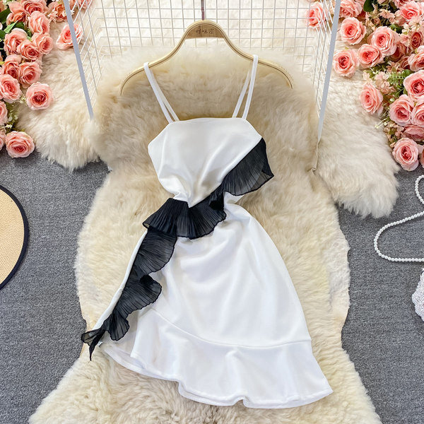 Moderna ženska haljina na tanke naramenice - asimetrični model