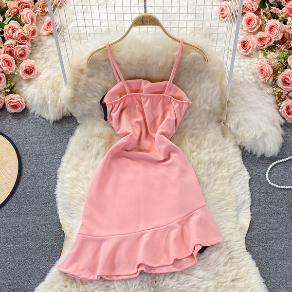 Moderna ženska haljina na tanke naramenice - asimetrični model