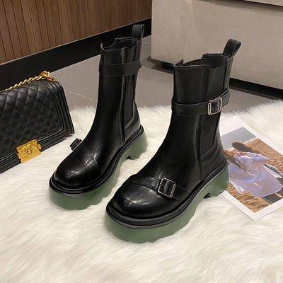 Női alkalmi csizma öko bőrből, csatokkal és lapos talppal