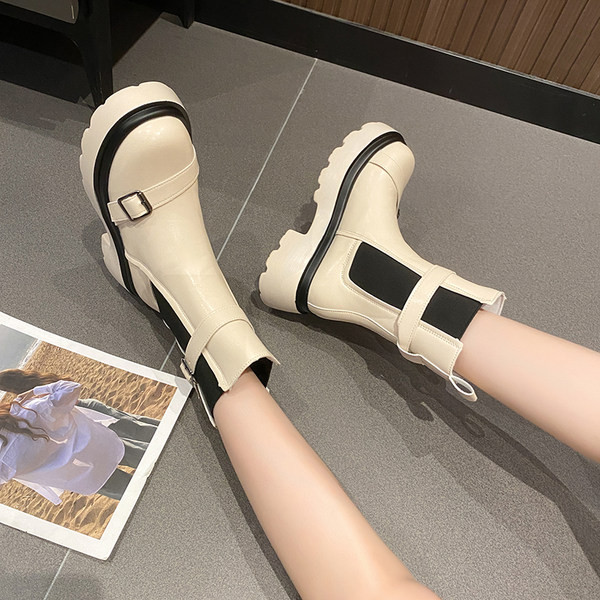 Női alkalmi csizma öko bőrből, csatokkal és lapos talppal