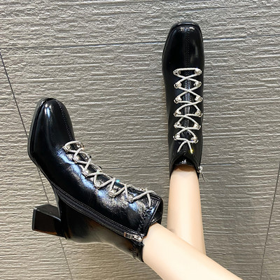 Stiilsed kõrge 7 cm kontsa ja paeltega naiste saapad