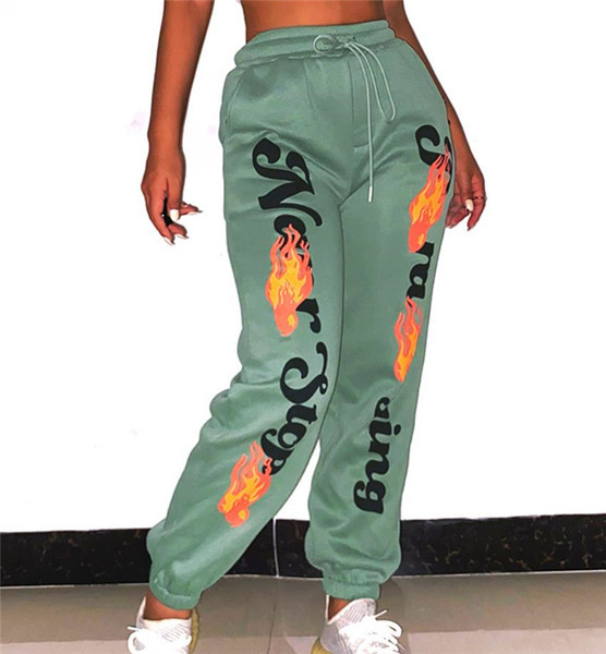 Sport és alkalmi fehérnemű feliratokkal