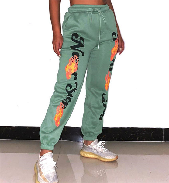 Sport és alkalmi fehérnemű feliratokkal