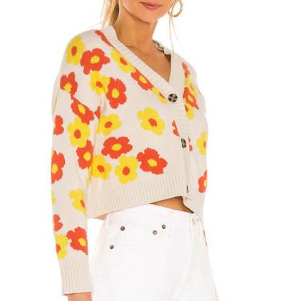 Női kardigán virágmintával és gombokkal