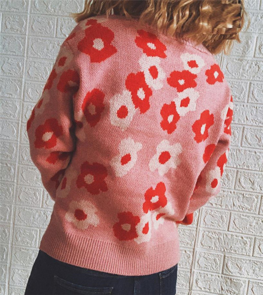 Női kardigán virágmintával és gombokkal