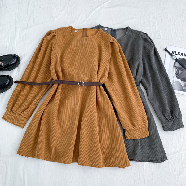 Új modell női szabású ruha - kerek nyakkivágással, hosszú ujjakkal