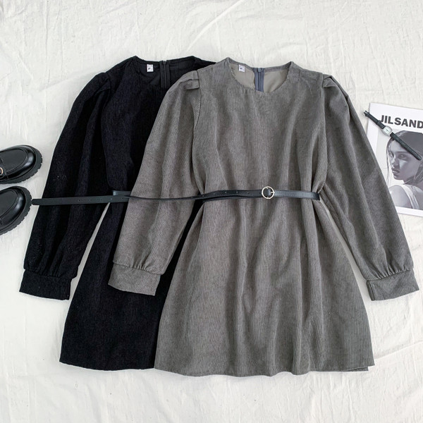 Új modell női szabású ruha - kerek nyakkivágással, hosszú ujjakkal