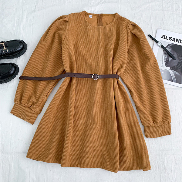 Új modell női szabású ruha - kerek nyakkivágással, hosszú ujjakkal