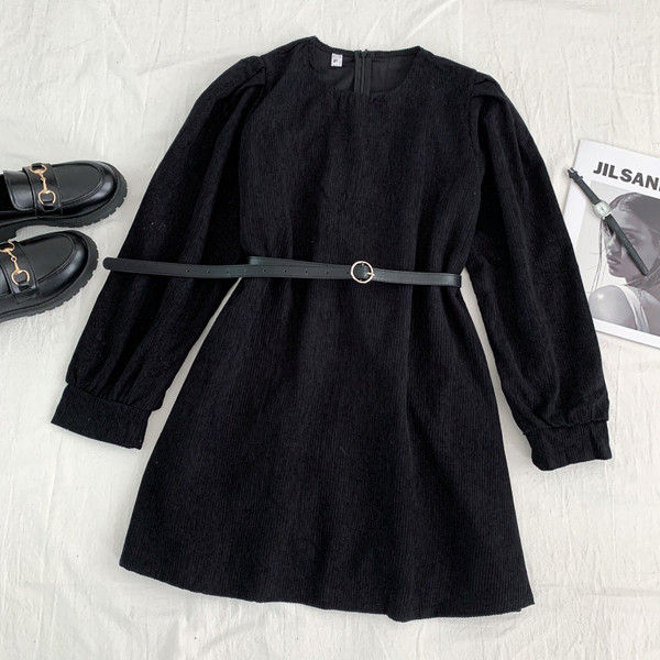 Új modell női szabású ruha - kerek nyakkivágással, hosszú ujjakkal