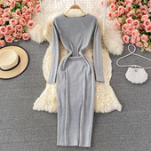 Naiste kaasaegne kleit ovaalse kaelusega ja pikkade varrukatega