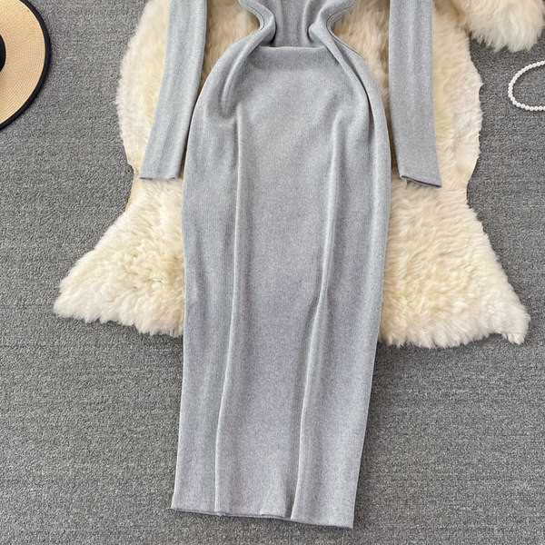 Naiste kaasaegne kleit ovaalse kaelusega ja pikkade varrukatega