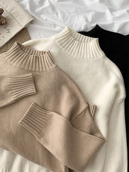 Naiste sviiter, kõrge krae ja pikkade varrukatega mudel