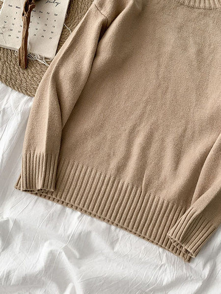 Naiste sviiter, kõrge krae ja pikkade varrukatega mudel