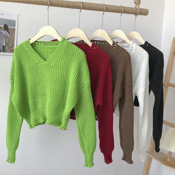 Új modellű pulóver spitz nyakkivágással