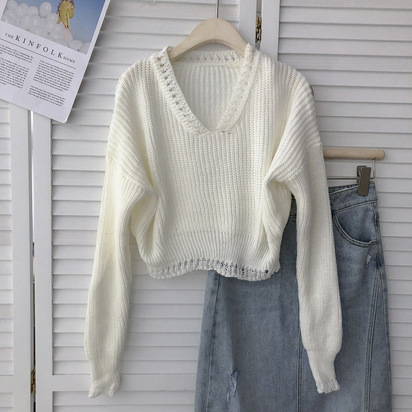 Új modellű pulóver spitz nyakkivágással