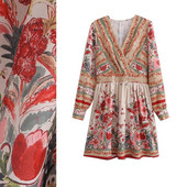 Kaasaegne naiste kleit spits kaelusega ja lillemustriga