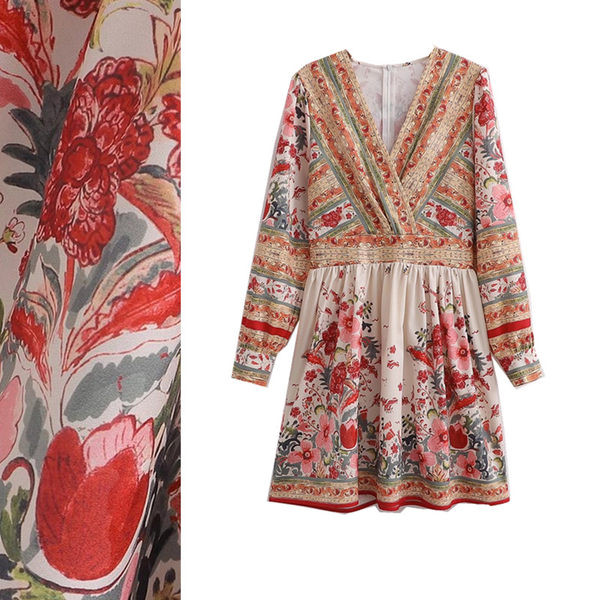 Kaasaegne naiste kleit spits kaelusega ja lillemustriga