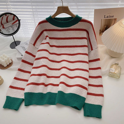 Csíkos női pulóver ovális nyakkivágással és hosszú ujjal