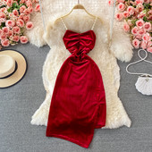 Aszimmetrikus női ruha gyöngyökkel