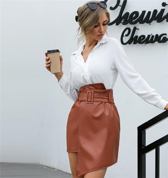 Rövid aszimmetrikus szoknya ökobőr övvel