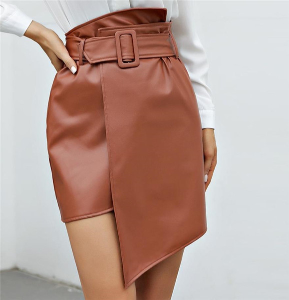 Rövid aszimmetrikus szoknya ökobőr övvel