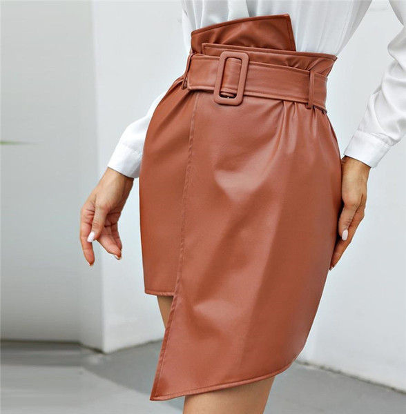 Rövid aszimmetrikus szoknya ökobőr övvel