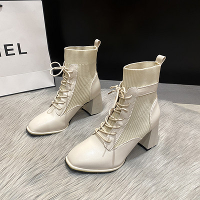 Modern női csizma fűzővel és magassarkúval