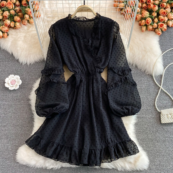 Női ruha spitz nyakkivágással, különböző színekben