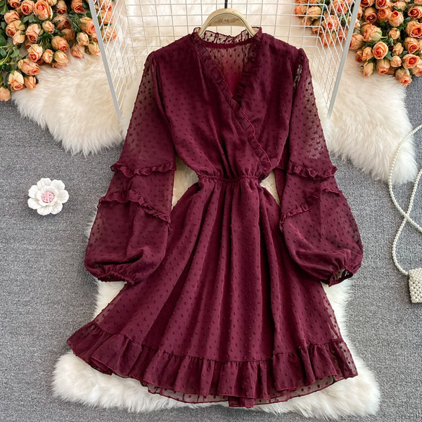 Női ruha spitz nyakkivágással, különböző színekben