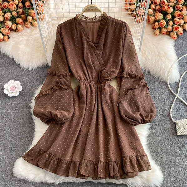 Női ruha spitz nyakkivágással, különböző színekben