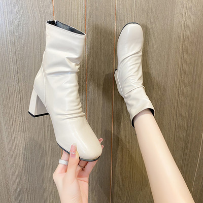 Modern női csizma 7 cm magas sarokkal és cipzárral