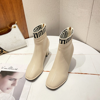 Alkalmi női csizma sima modell magassarkúval és cipzárral