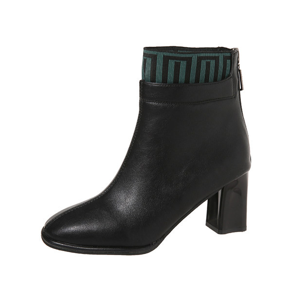 Alkalmi női csizma sima modell magassarkúval és cipzárral