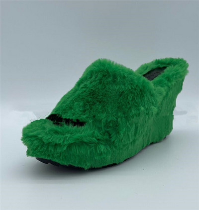 Naiste platvormiga sussid