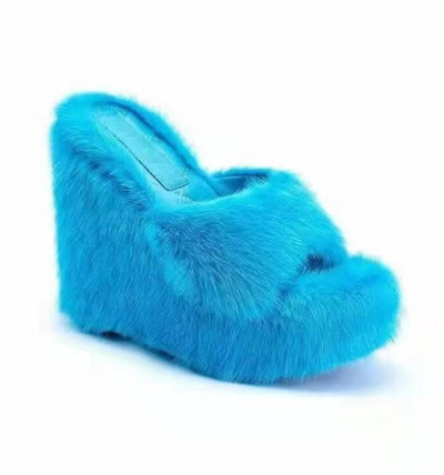 Naiste platvormiga sussid