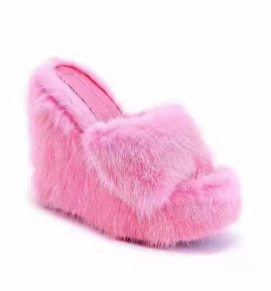 Naiste platvormiga sussid