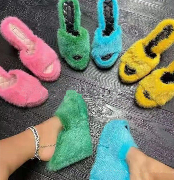 Naiste platvormiga sussid