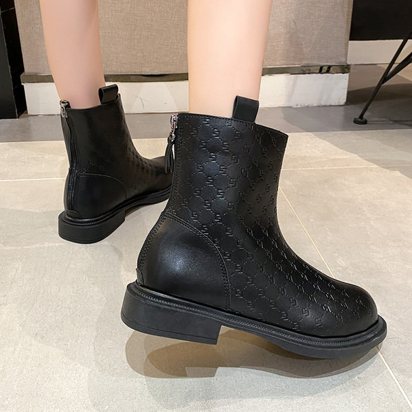 Naiste ökonahast saapad, lameda tallaga tavaline mudel