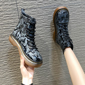 Alkalmi női csizma fűzős és lapos talpú