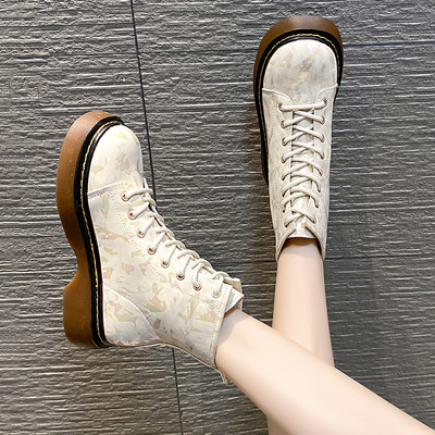 Alkalmi női csizma fűzős és lapos talpú