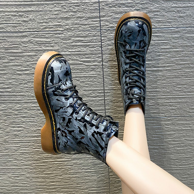 Alkalmi női csizma fűzős és lapos talpú