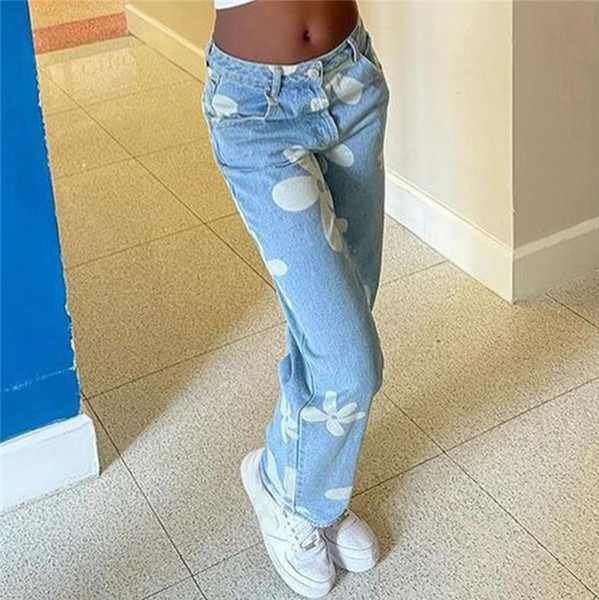 Modern női farmer virágokkal